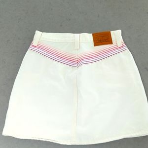 Brand New Levi's Premium Skirt Size 25